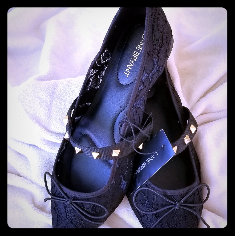 BRAND NEW LANE BRYANT LACE POINTED-TOE FLATS